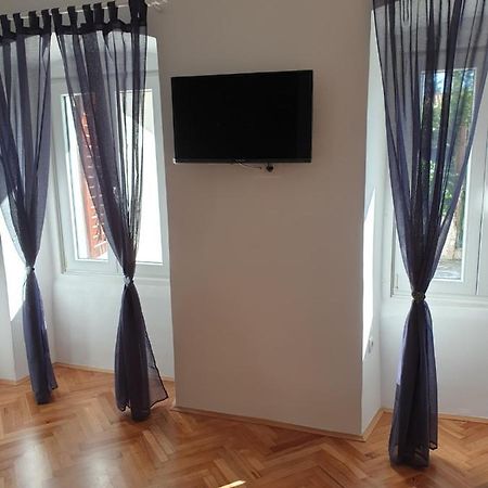 Apartman P-E Пула Екстериор снимка
