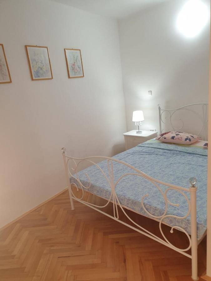 Apartman P-E Пула Екстериор снимка