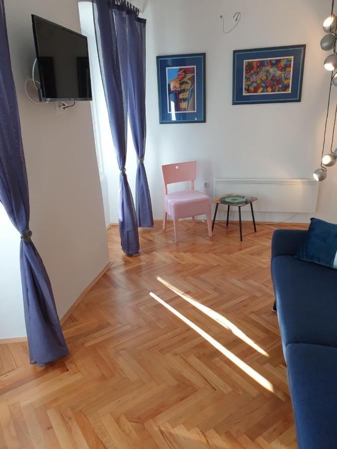 Apartman P-E Пула Екстериор снимка