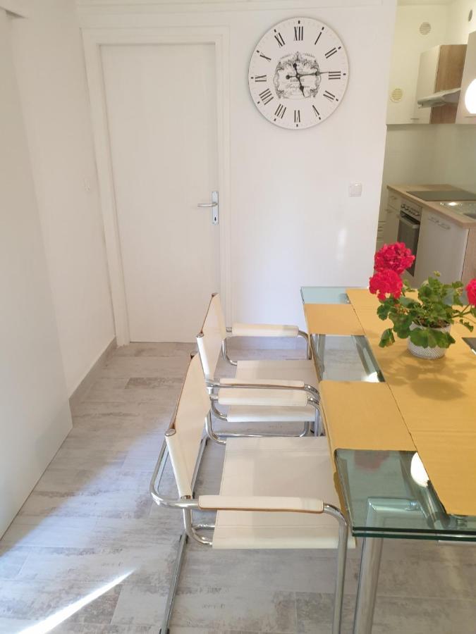 Apartman P-E Пула Екстериор снимка